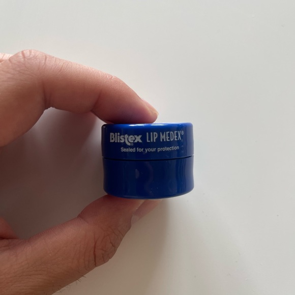 Brand : Blistex Lip Medex
5 Counts
Wonderful lip balm for any age and gender 😍 - Picture 2 of 4